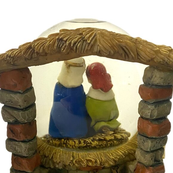 Musical Glitterdome Globe Nativity Plays "We Wish You "A Merry Christmas" - Picture 7 of 9